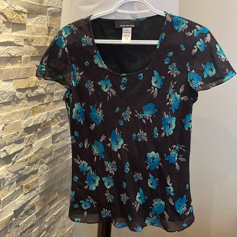 Jones New York Floral blouse